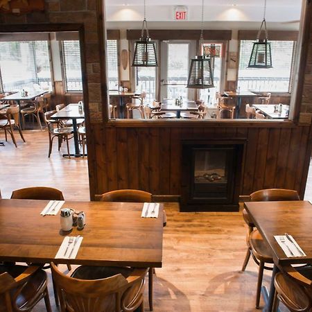 Trapper'S Choice Inn & Restaurant Пари Саунд Екстериор снимка