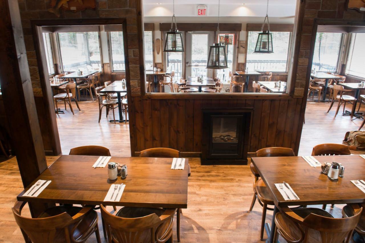 Trapper'S Choice Inn & Restaurant Пари Саунд Екстериор снимка