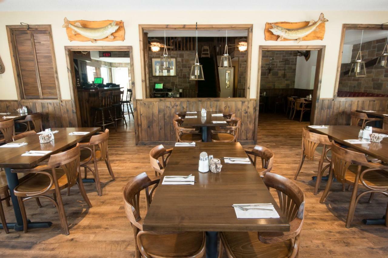 Trapper'S Choice Inn & Restaurant Пари Саунд Екстериор снимка