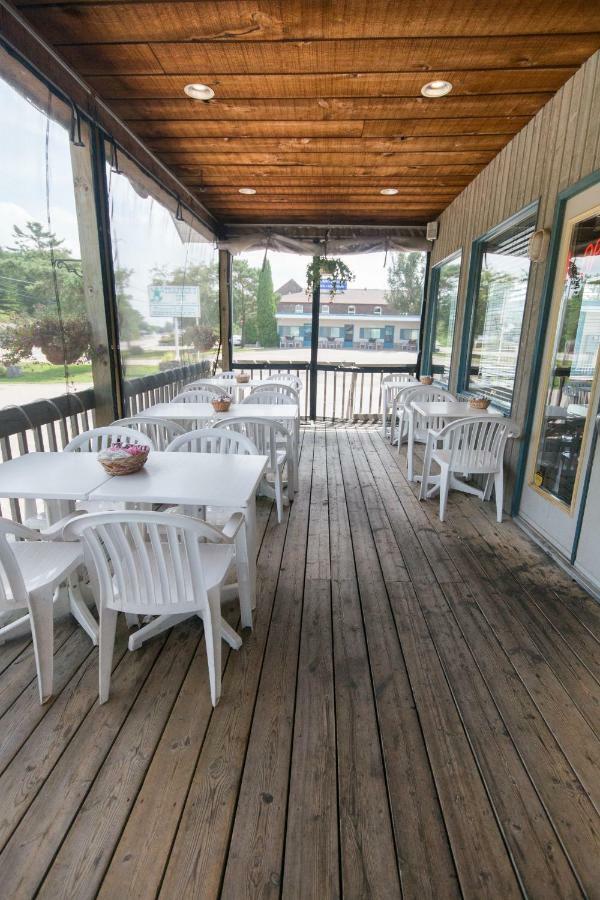 Trapper'S Choice Inn & Restaurant Пари Саунд Екстериор снимка